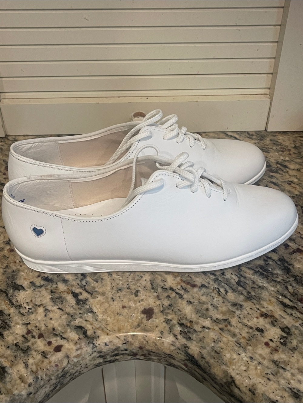 Nurse Mates Women's White Leather Lined Lace-Up Low Top Sneaker Shoes Size 8.5M